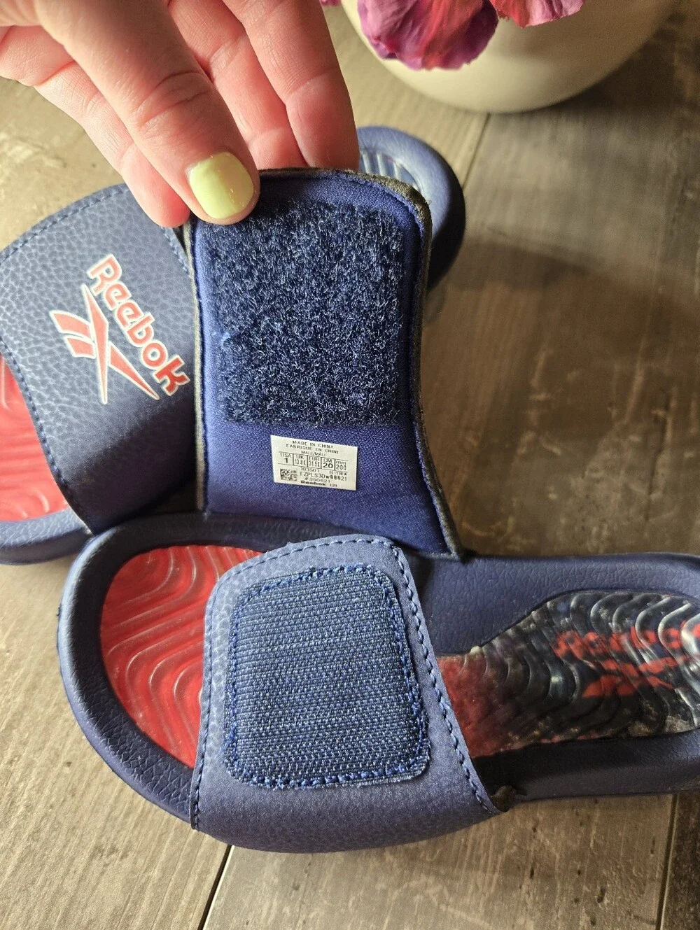 Reebok Kids Navy & Red Slide Sandals – Size 1 Little Boy